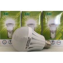 Світлодіодна лампа з акумулятором автономна аварійна Led 7W E27 6500К 175-265V (3 шт. в комлекте) Світлодіодна лампа з акумулятором автономна аварійна Led 7W E27 6500К 175-265V (3 шт. в комлекте)